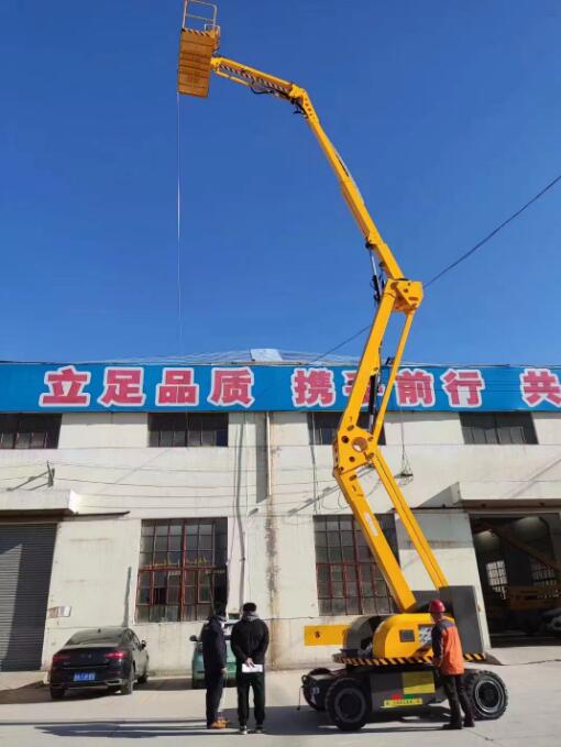 自行式全（quán）電動曲臂（bì）升降機.jpg